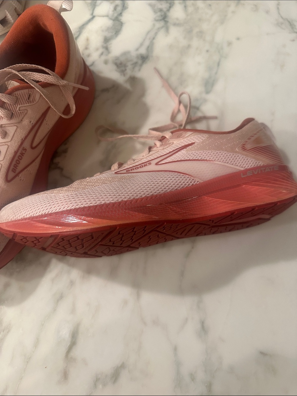 Brooks Women’s Levitate Running Shoes Size 9.5 light pink/peach